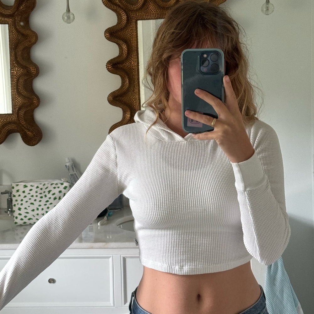 Aritzia TNA cropped hoodie